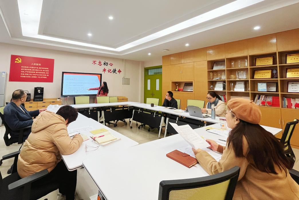 娱乐城
党委理论学习中心组...