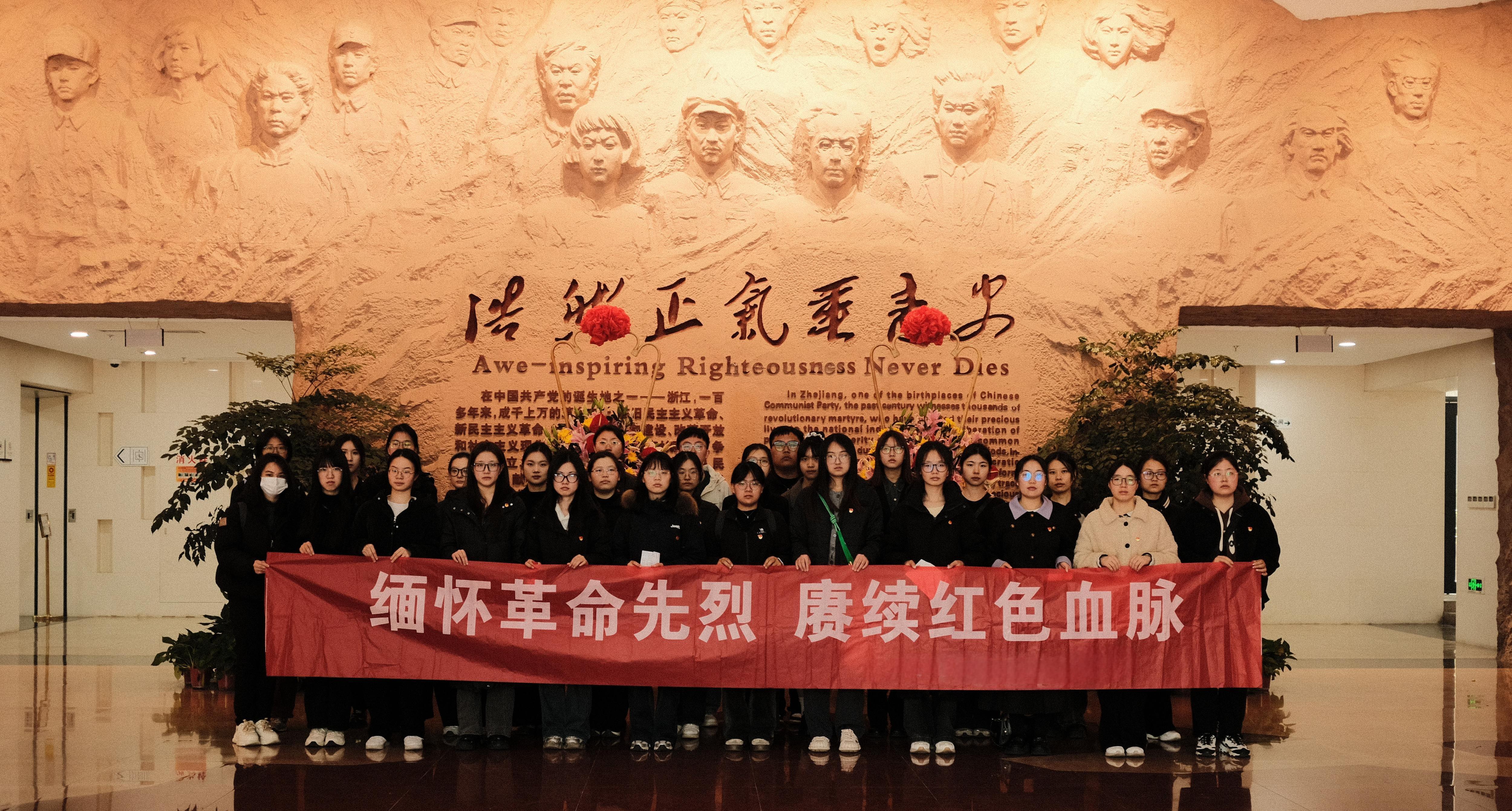 娱乐城
党委开展清明祭英烈...
